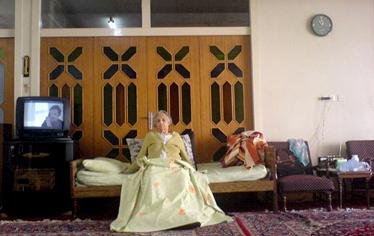 عکس: اولین دختری که دیپلم گرفت !!