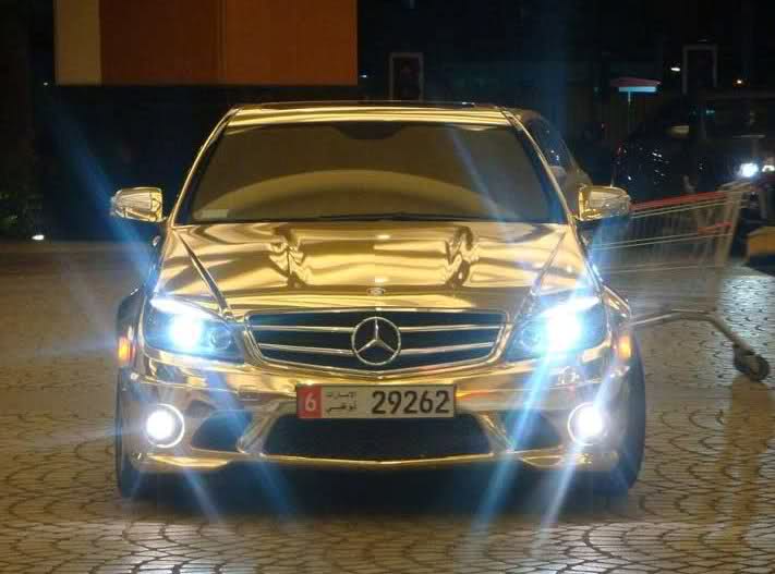 بنز طلایی با قیمتی سرسامآور!!(+عکس) بنز طلایی با قیمتی سرسامآور!!(+عکس)