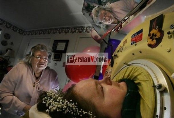 عکسهایی دیدنی از زنی که 60 سال خوابیده زندگی کرد عکسهایی دیدنی از زنی که 60 سال خوابیده زندگی کرد