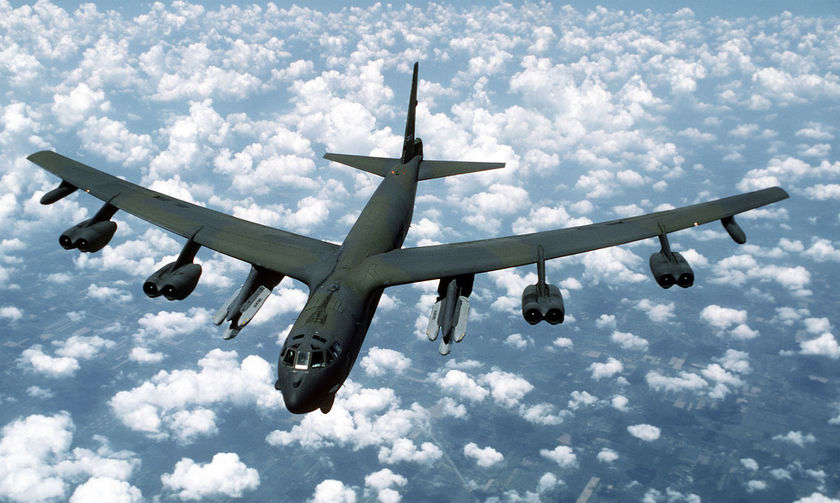 هواپیمای بمب افکن B-52 Starfortress