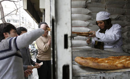 وقتی الهام حمیدی اتشنشان میشودوبهنوش بختاری مکانیک..............! وقتی الهام حمیدی اتشنشان میشودوبهنوش بختاری مکانیک..............!