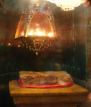 سنگي كه از آن خون تازه مي جوشد+عكس