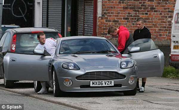 4 مرد ثروتمند فوتبالی جهان سوار چه ماشینی میشوند?مسی هم هست! 4 مرد ثروتمند فوتبالی جهان سوار چه ماشینی میشوند?مسی هم هست!