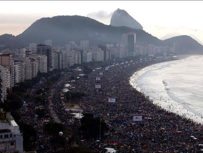 گردهمایی ملیون ها نفر در ساحل