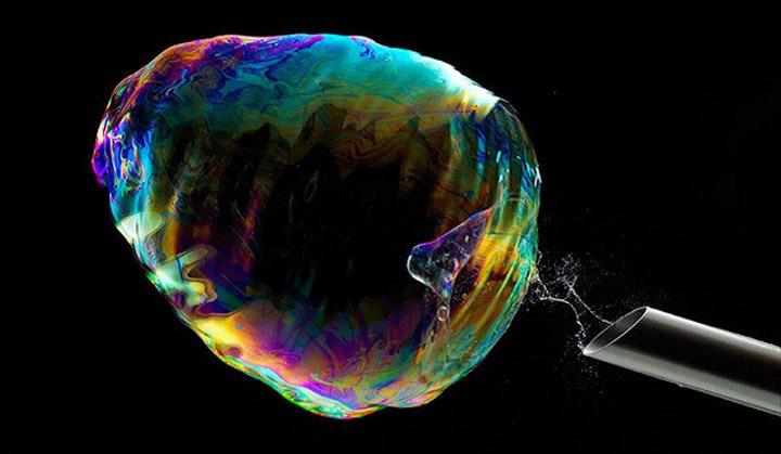 تصاویری بسیار زیبا از انفجار حباب ها!