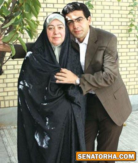 فرزاد حسنی در کنار پدر و مادرش و همسرش + عکس