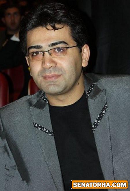 فرزاد حسنی در کنار پدر و مادرش و همسرش + عکس