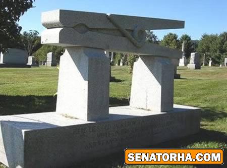 عکس عجیب ترین سنگ قبر ها