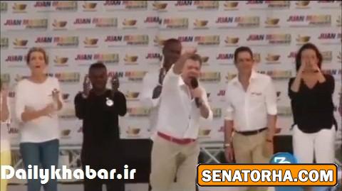 رئیس جمهوری که از شدت فشاردرحین سخنرانی شلوار خود را خیس کرد!+ تصاویر