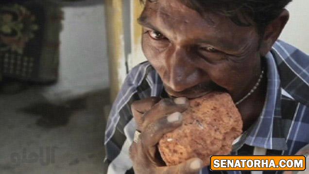 مرد هندی روزی ۳ کیلو سنگ می‌خورد + عکس