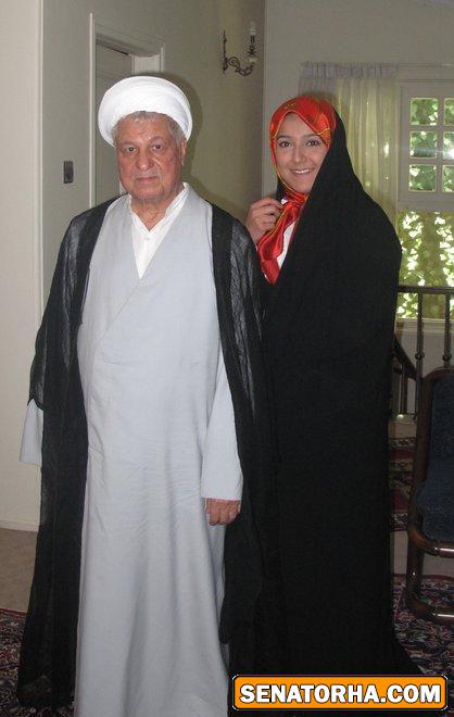 مونا لاهوتی دختر فائزه هاشمی در کنار پدر بزرگش