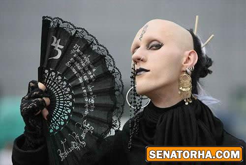 عکسهای ترسناک  از تغییر قیافه دادن شیطان پرستان