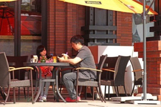 این مرد یک دختر عروسکی دارد! + عکس